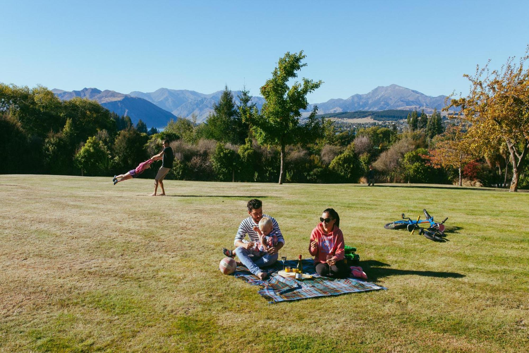 Wanaka Top 10 Holiday Park Esterno foto